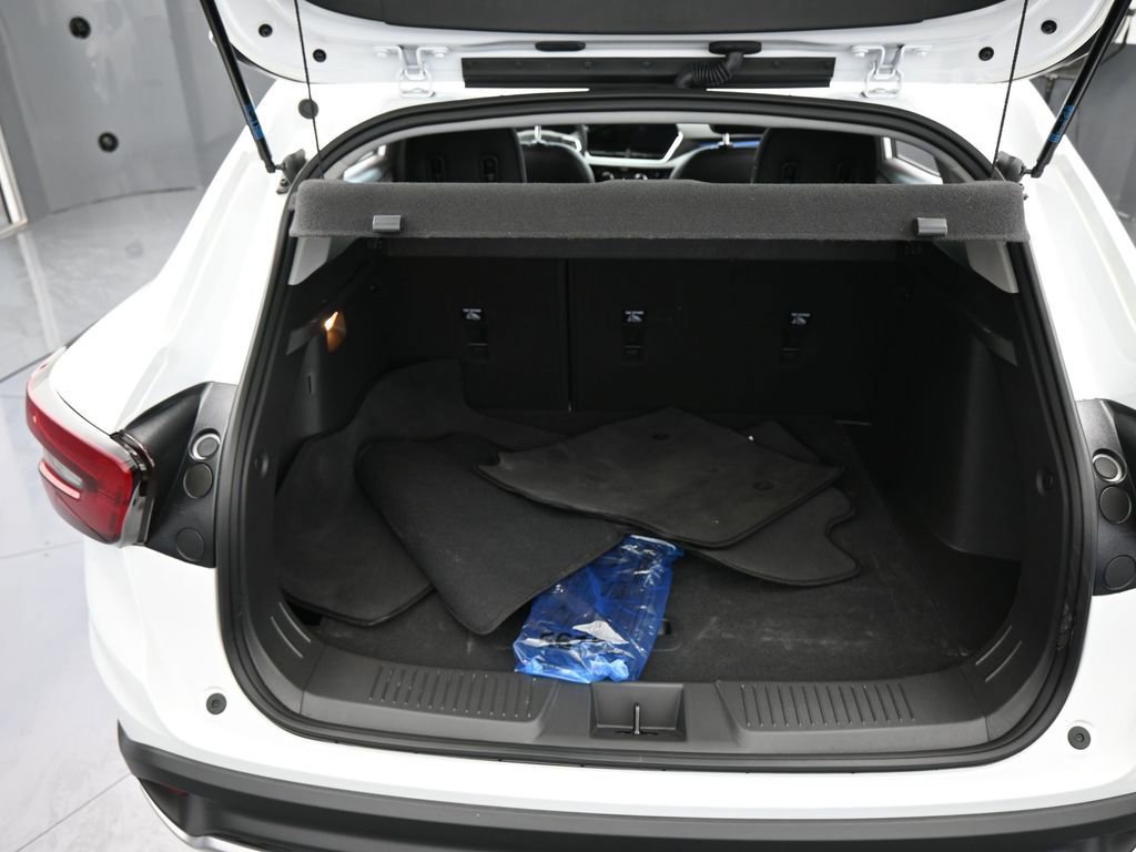 Used 2025 Chevrolet Trax LT w/ LT Convenience Package image 41