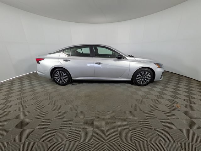 Used 2024 Nissan Altima 2.5 SV FWD image 30