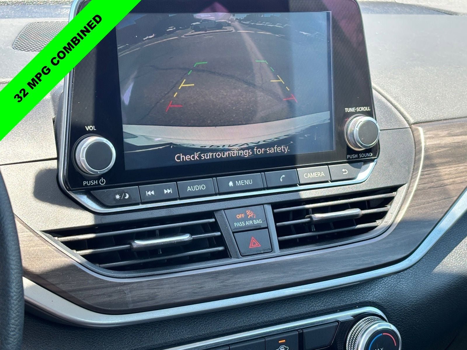 Used 2025 Nissan Altima 2.5 SV FWD image 25
