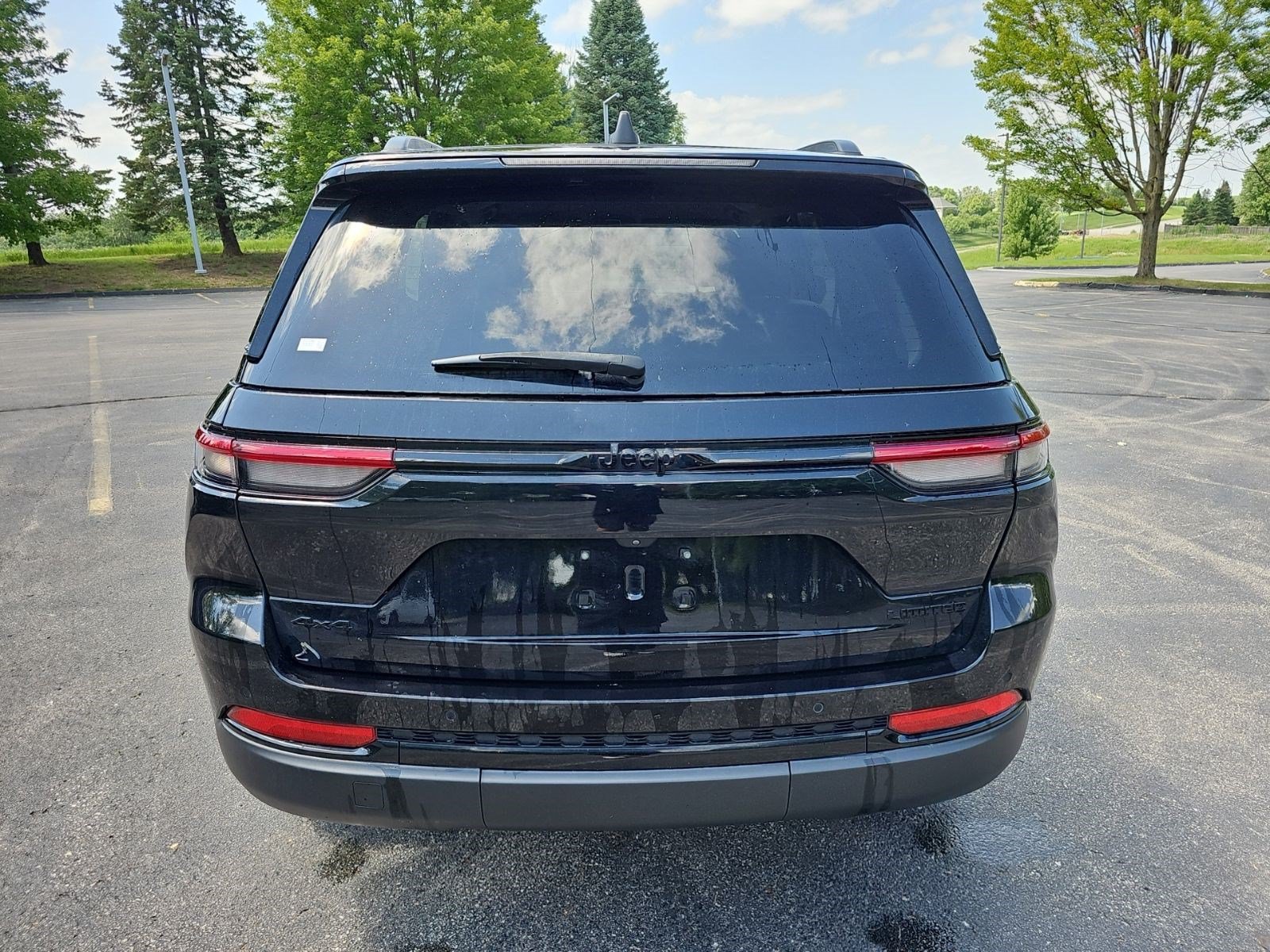 Used 2023 Jeep Grand Cherokee Limited w/ Black Appearance Package AWD/4WD image 5