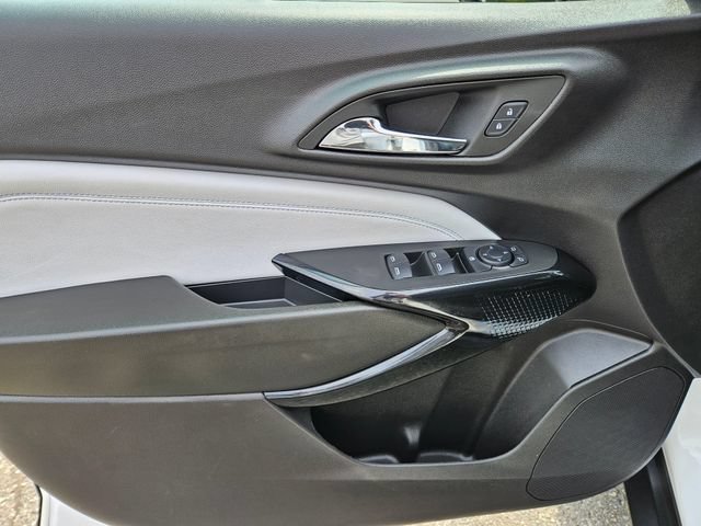 Used 2025 Chevrolet Trax LT FWD image 25