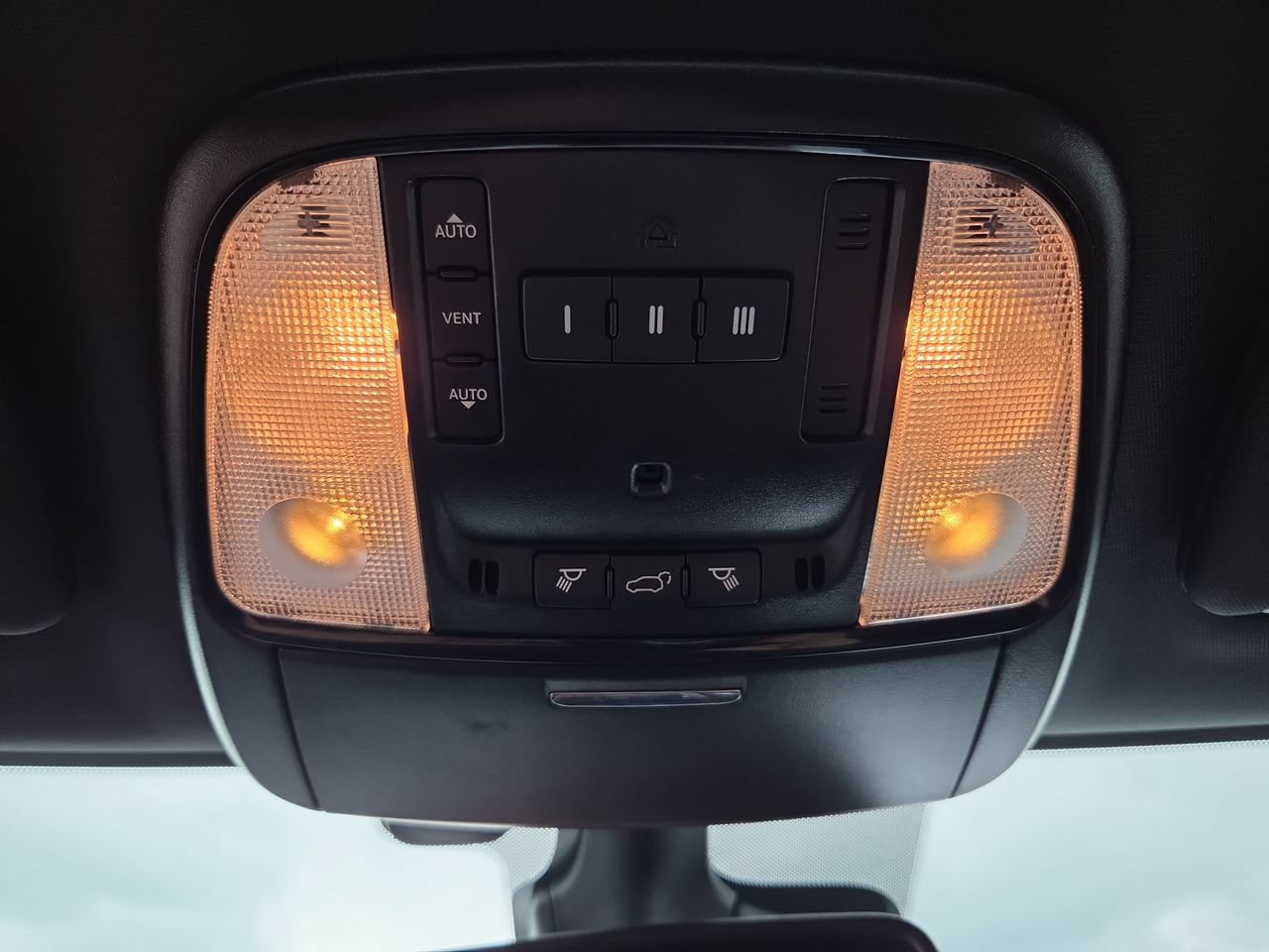 Used 2025 Dodge Durango R/T AWD/4WD image 28