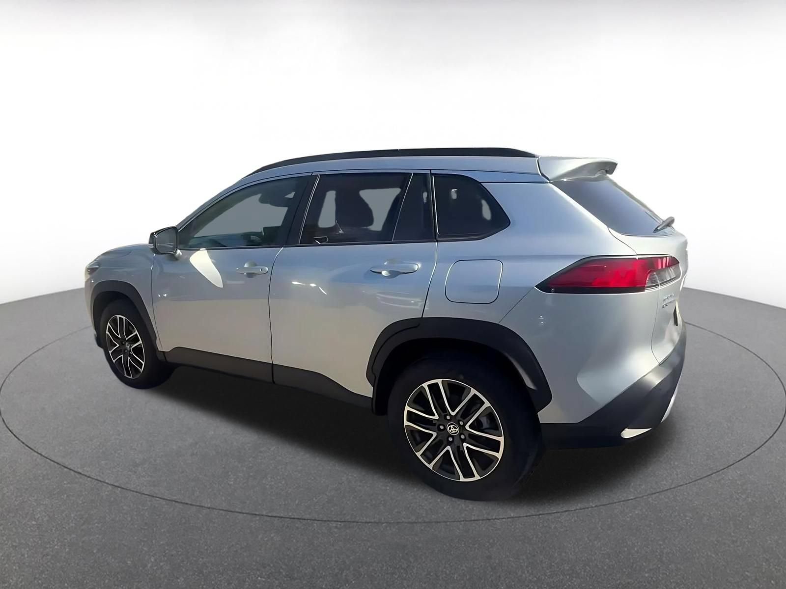 Used 2026 Toyota Corolla Cross XLE FWD image 9