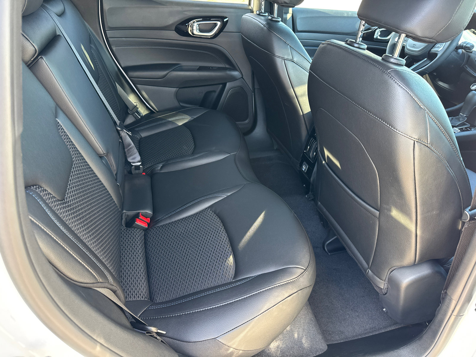 New 2025 Jeep Compass Latitude w/ Altitude Special Edition image 16