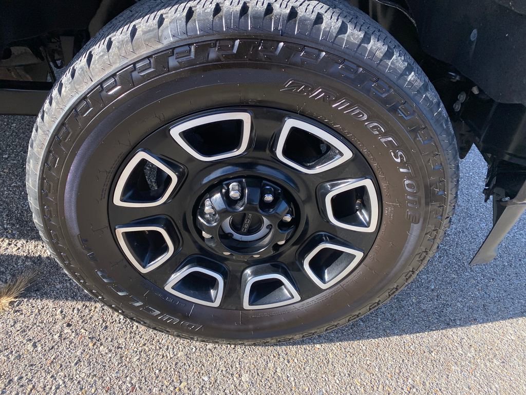 Used 2025 Ford F250 Platinum w/ FX4 Off-Road Package AWD/4WD image 34