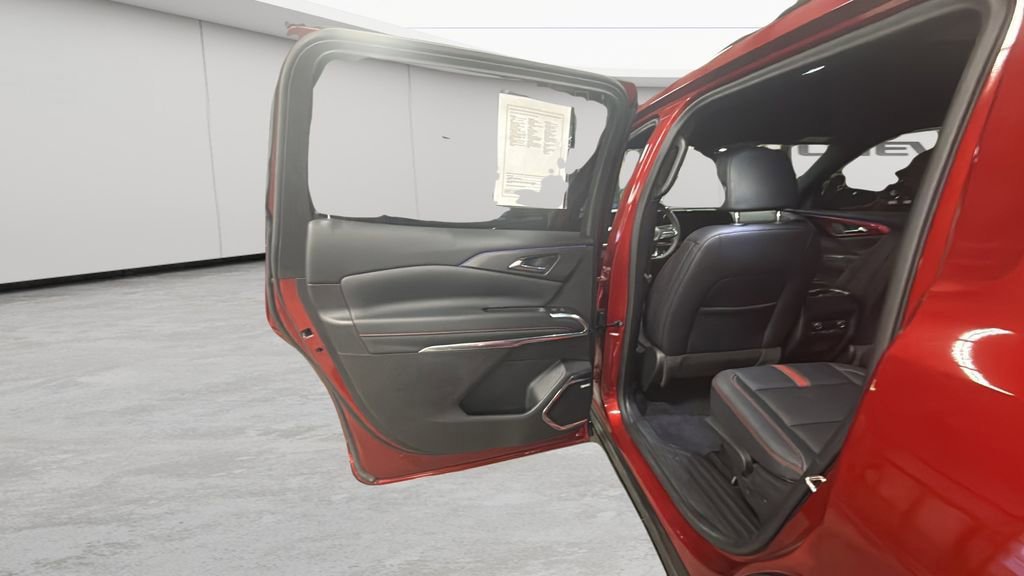 Used 2024 Chevrolet Traverse RS image 43