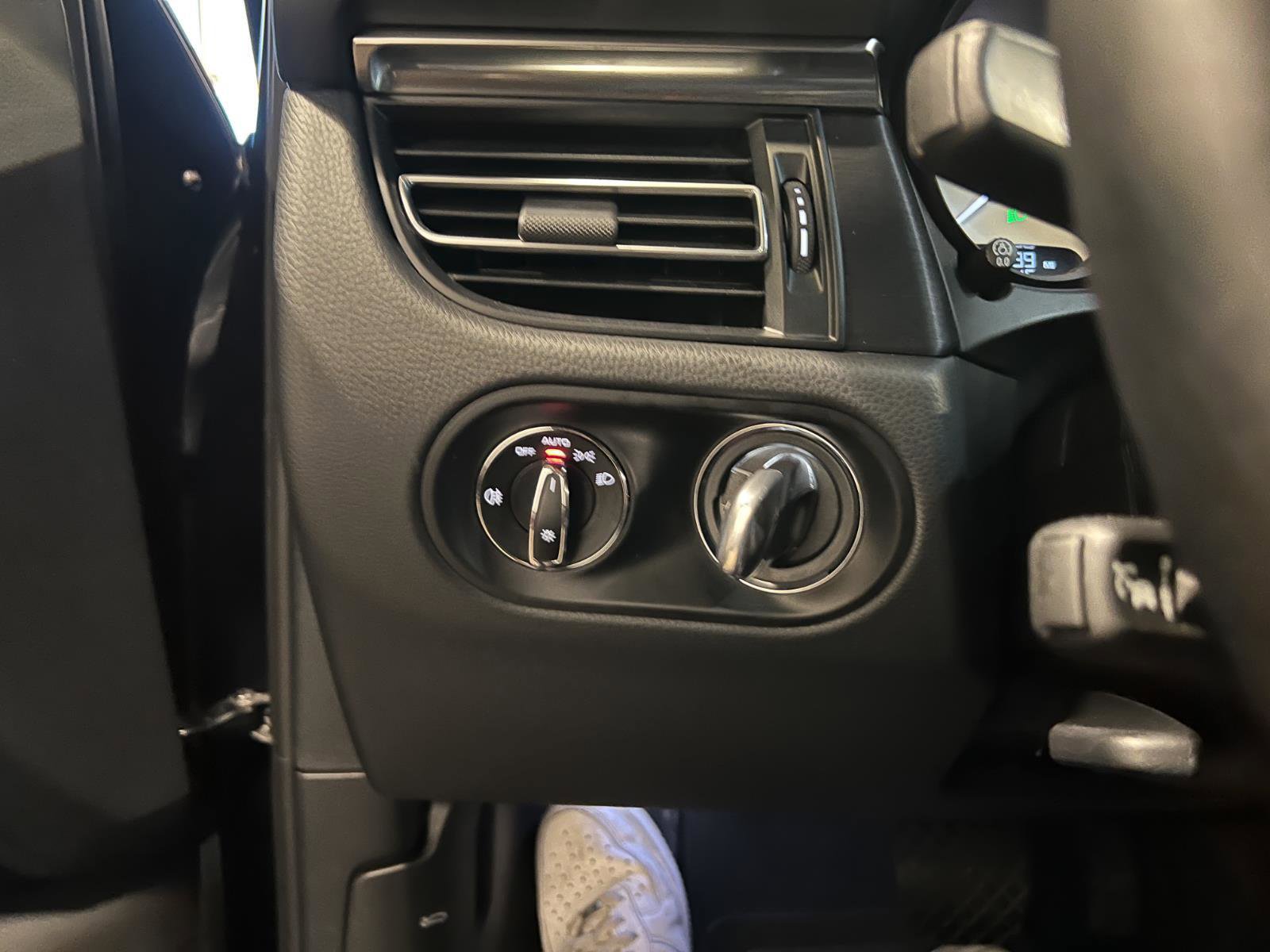 Used 2024 Porsche Macan GTS image 14