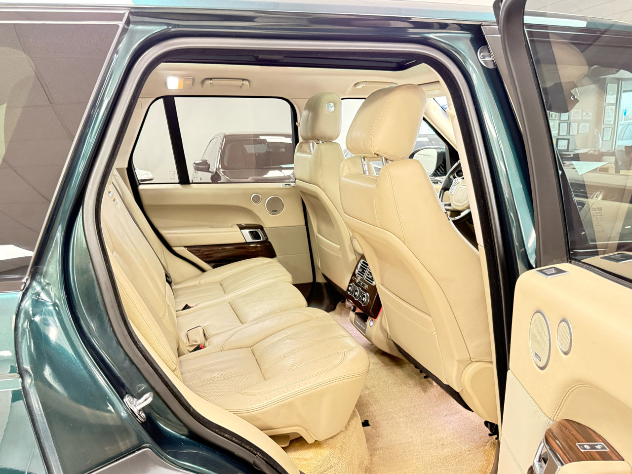 Used 2017 Land Rover Range Rover HSE image 22