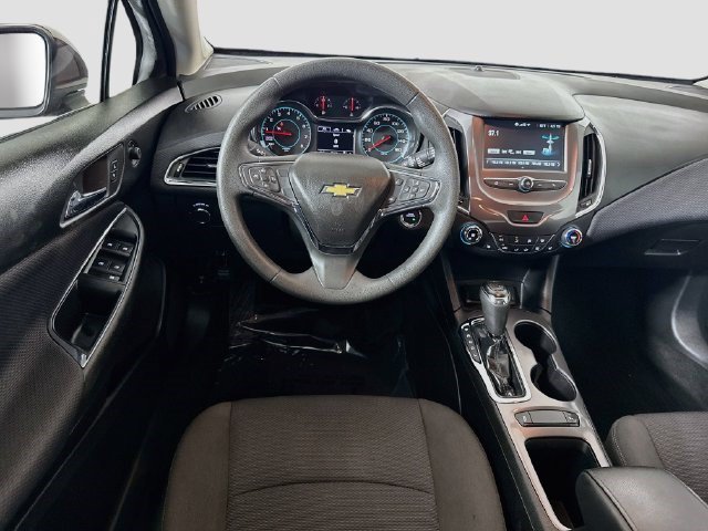Used 2018 Chevrolet Cruze LT w/ Convenience Package FWD image 16