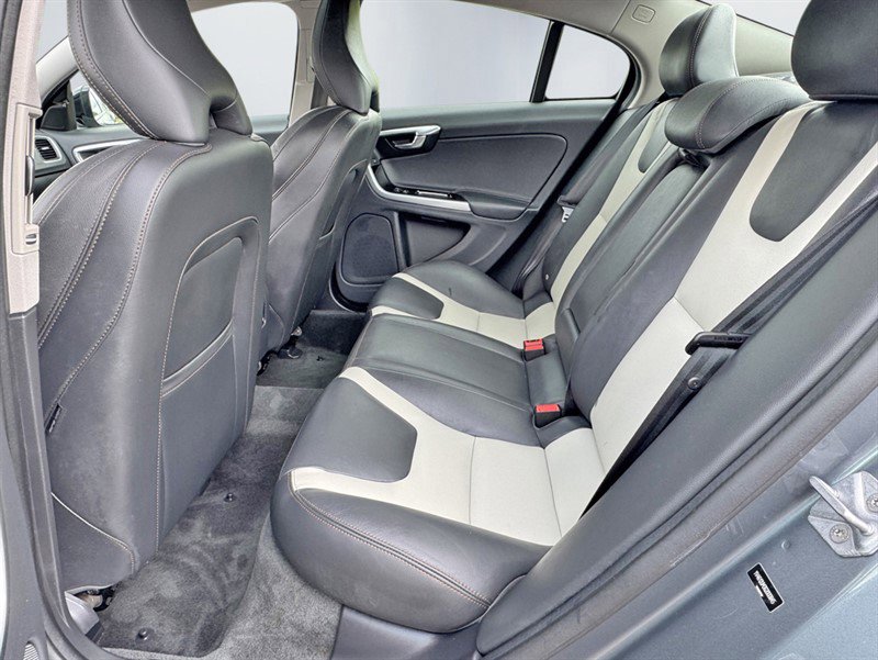 Used 2016 Volvo S60 T5 Cross Country Platinum AWD/4WD image 22