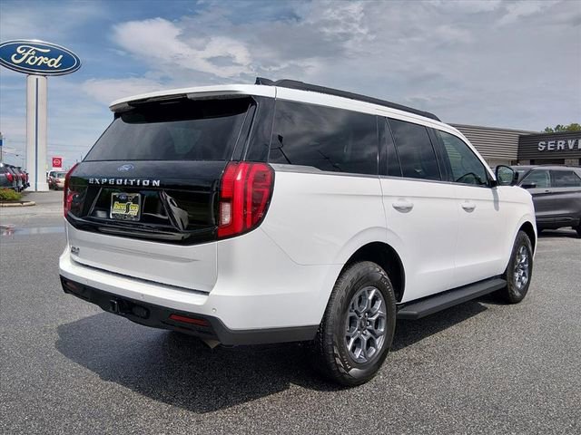 Used 2025 Ford Expedition Active RWD image 3