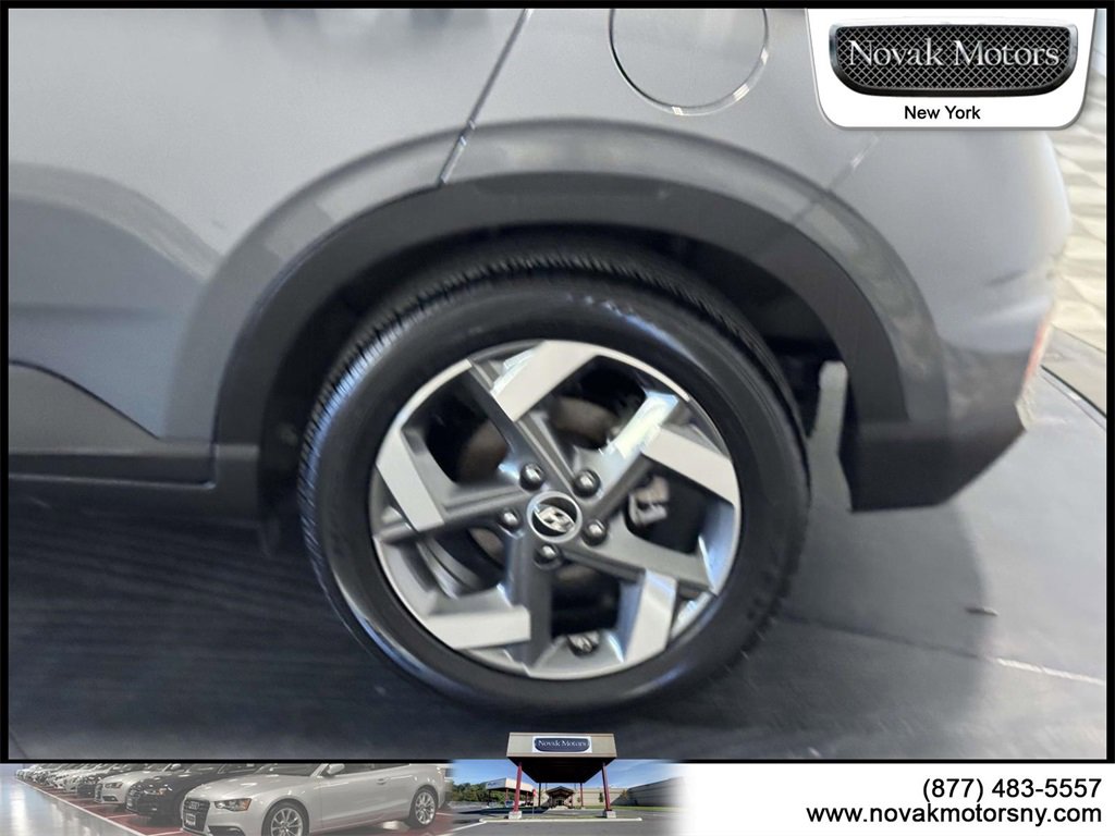 Used 2025 Hyundai Venue SEL image 6