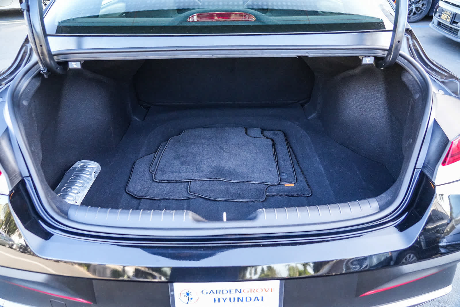 Used 2025 Hyundai Elantra SEL FWD image 26