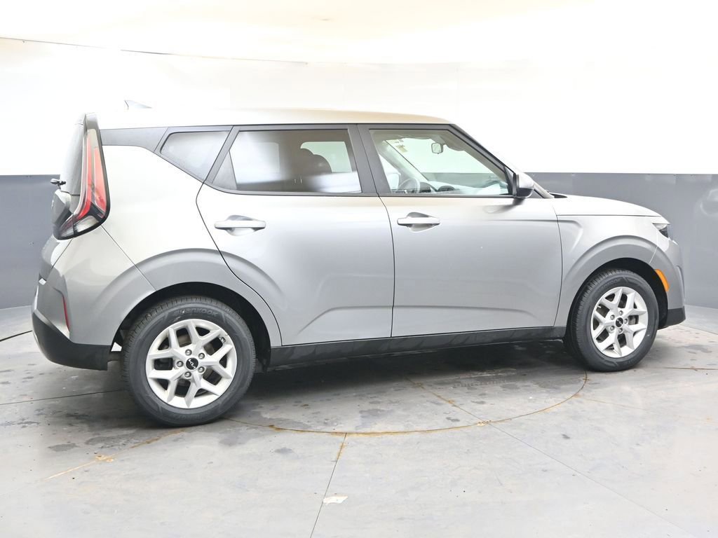 Used 2025 Kia Soul LX w/ LX Technology Package FWD image 6