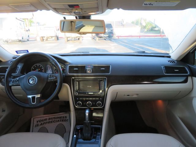 Used 2015 Volkswagen Passat 3.6 SEL Premium FWD image 18