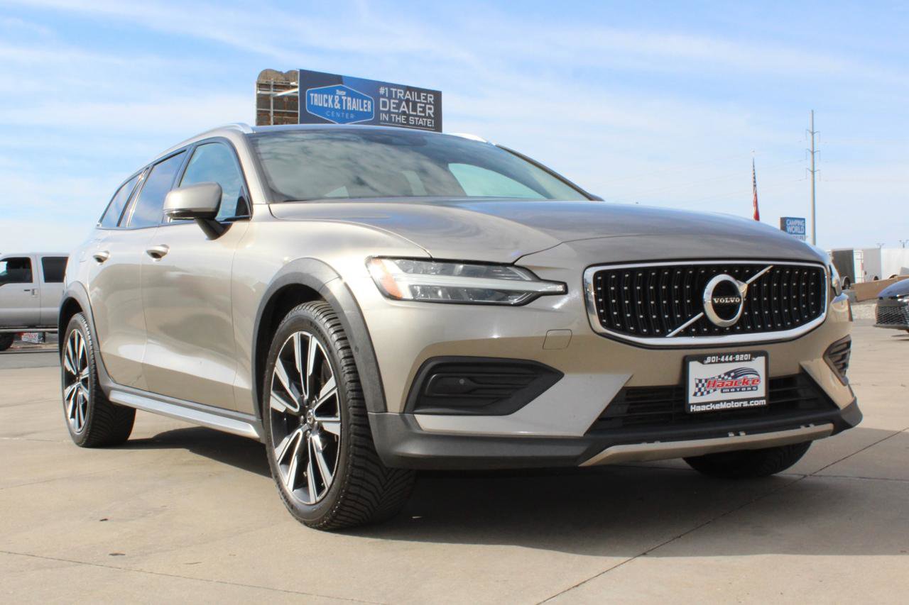 Used 2020 Volvo V60 T5 Cross Country image 64