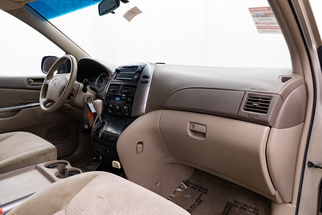 Used 2010 Toyota Sienna CE FWD image 23