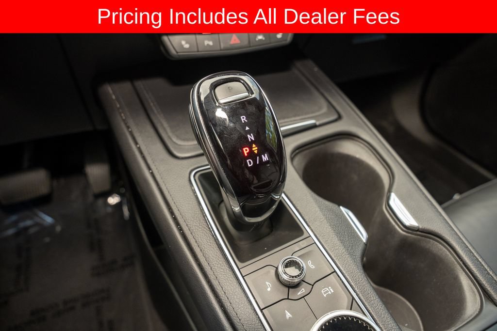 Used 2024 Cadillac XT4 Luxury w/ Cold Weather Package FWD image 18