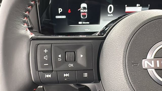 Used 2025 Nissan Kicks SR w/ Illumination Package image 21
