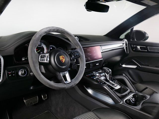 Used 2021 Porsche Cayenne Turbo S image 4