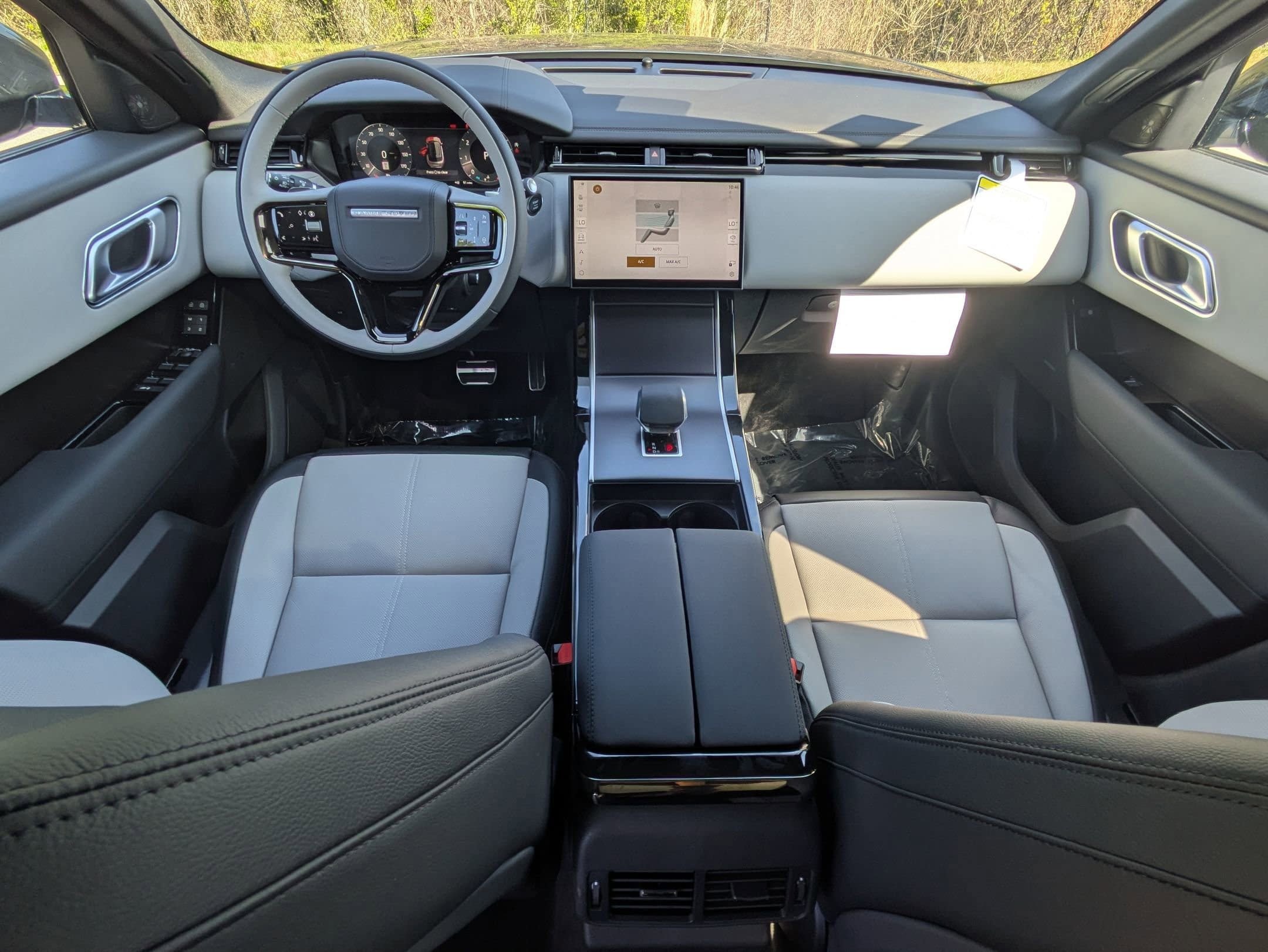 New 2026 Land Rover Range Rover Velar Dynamic SE AWD/4WD image 24