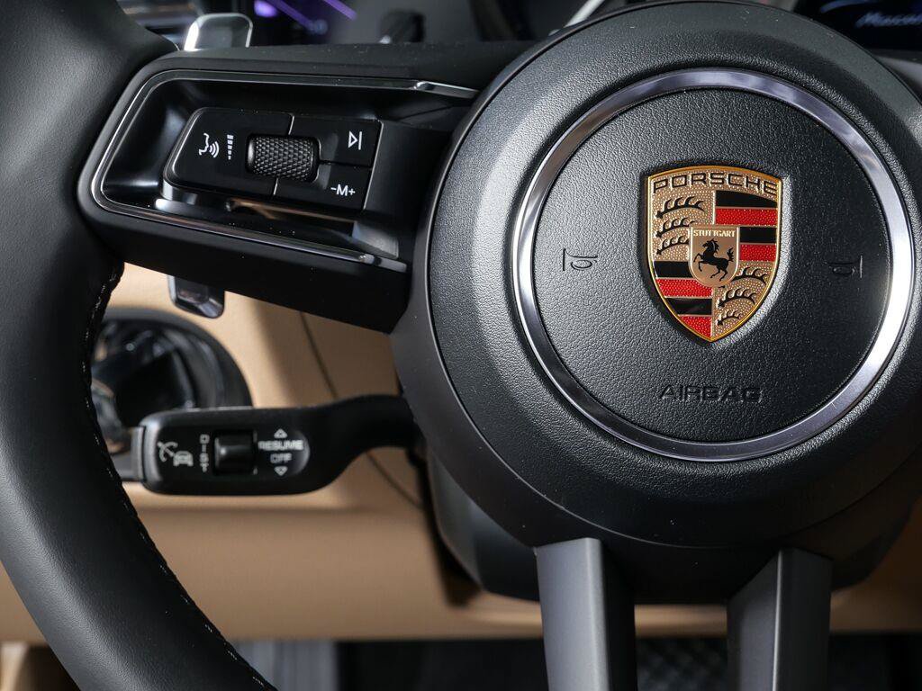 Certified 2026 Porsche Macan Turbo AWD/4WD image 10