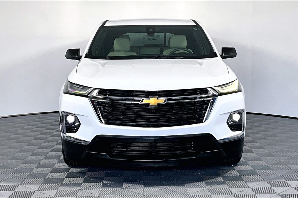 Used 2023 Chevrolet Traverse LS FWD image 3