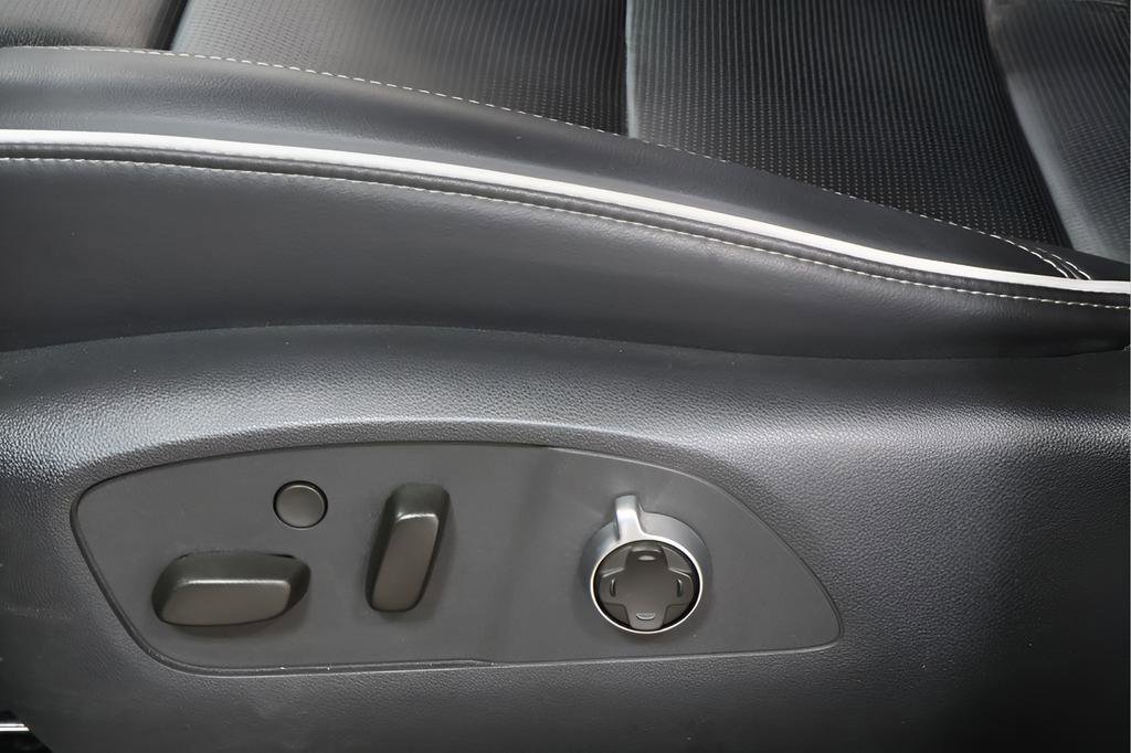 Used 2025 Buick Enclave Avenir w/ Super Cruise Package image 21