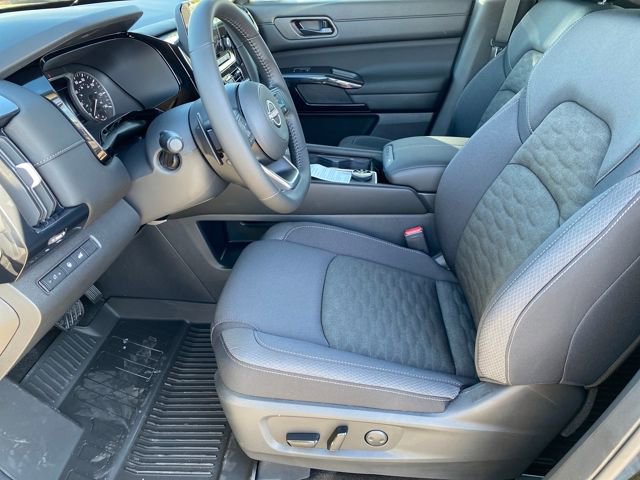 New 2025 Nissan Pathfinder SV w/ Black Appearance Package image 10