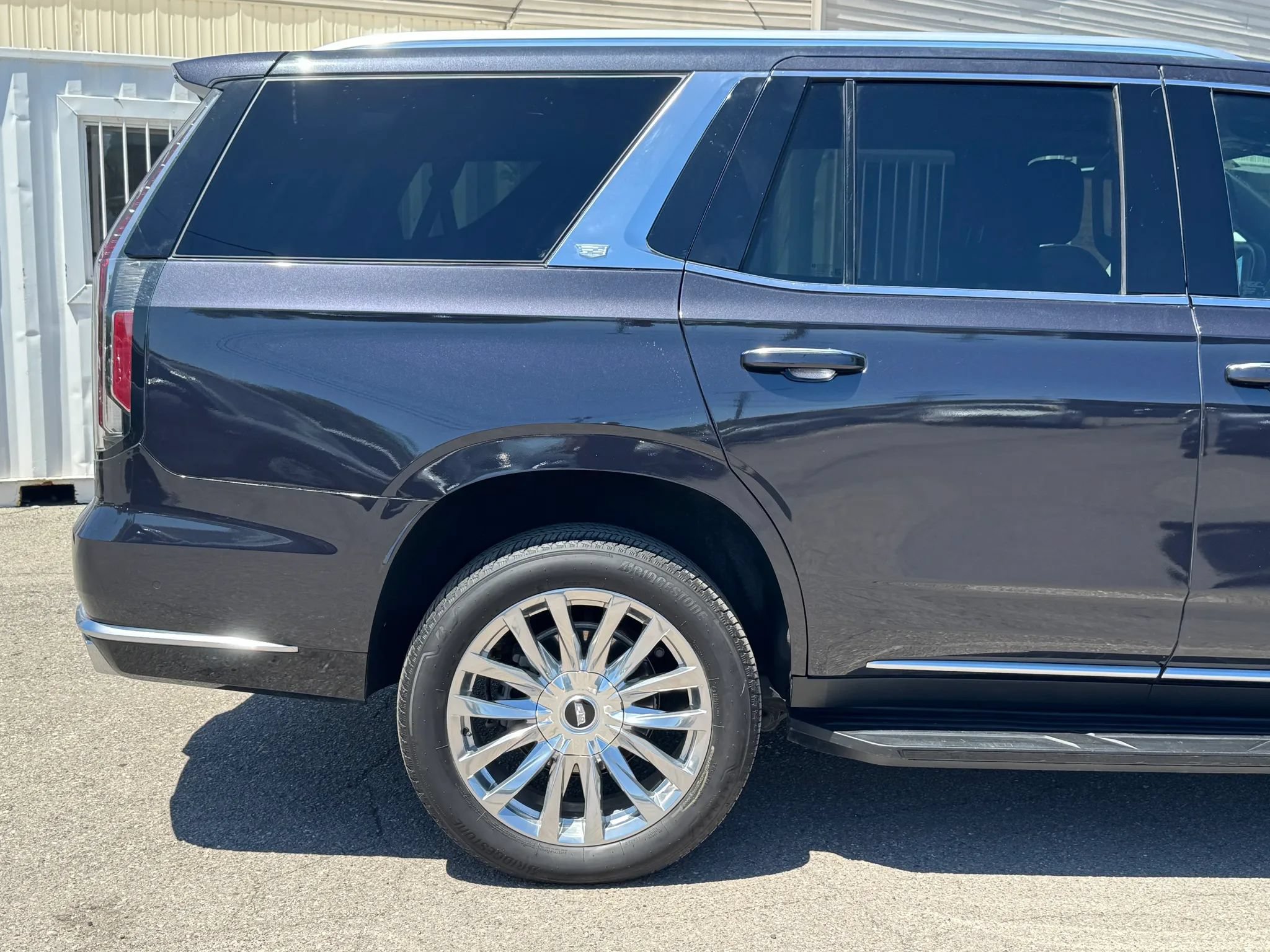 Used 2024 Cadillac Escalade Premium Luxury AWD/4WD image 6