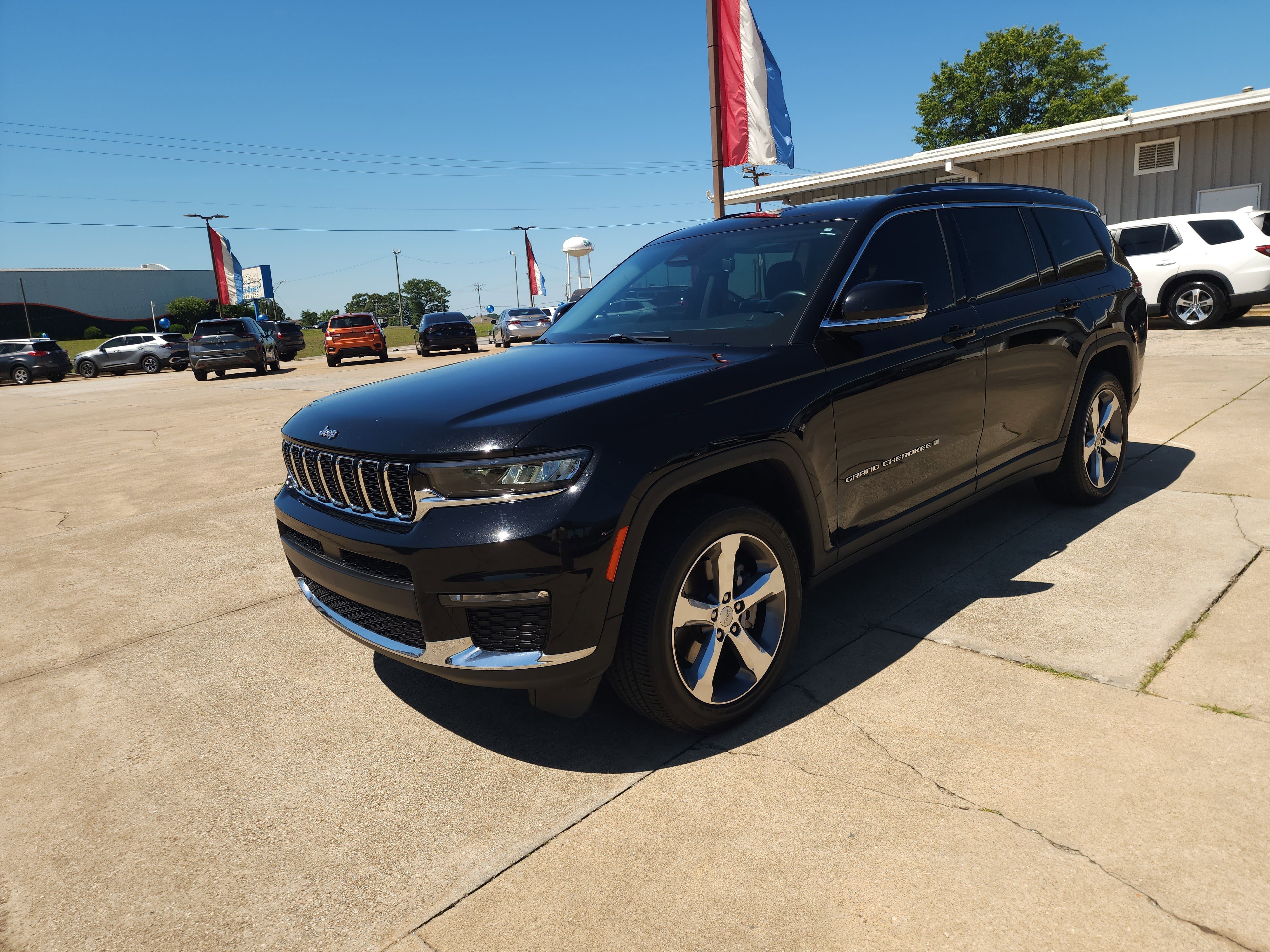 Used 2021 Jeep Grand Cherokee L Limited AWD/4WD image 9