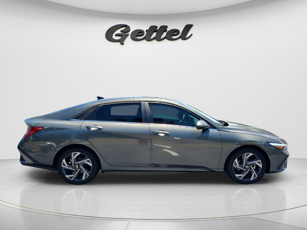 Certified 2025 Hyundai Elantra Limited FWD image 4