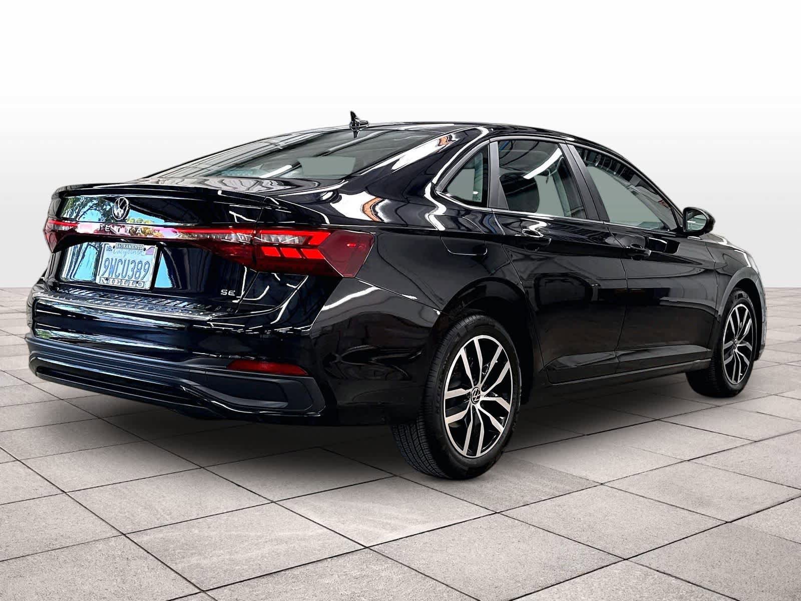 Used 2026 Volkswagen Jetta SE FWD image 9