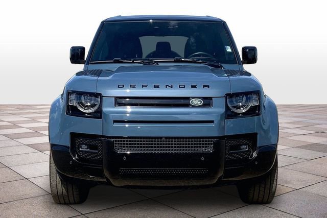 Used 2025 Land Rover Defender 110 X-Dynamic SE image 3