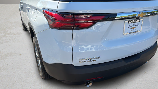 Used 2023 Chevrolet Traverse LT FWD image 39