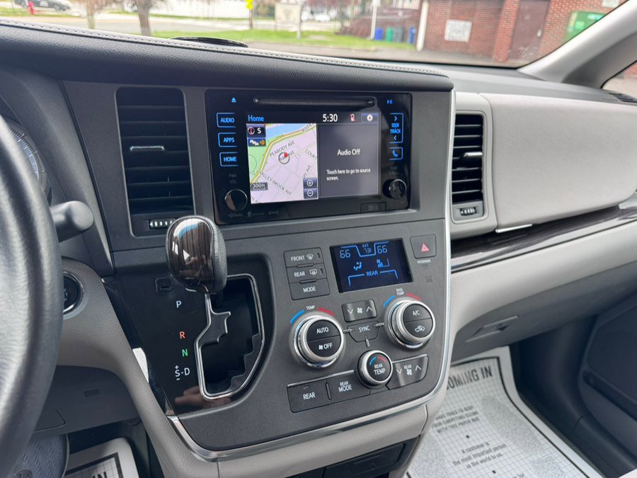 Used 2017 Toyota Sienna XLE Premium image 20