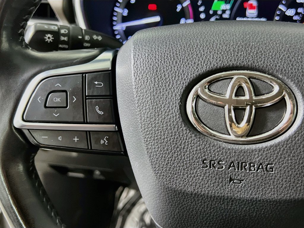 Used 2021 Toyota Highlander XLE FWD image 16
