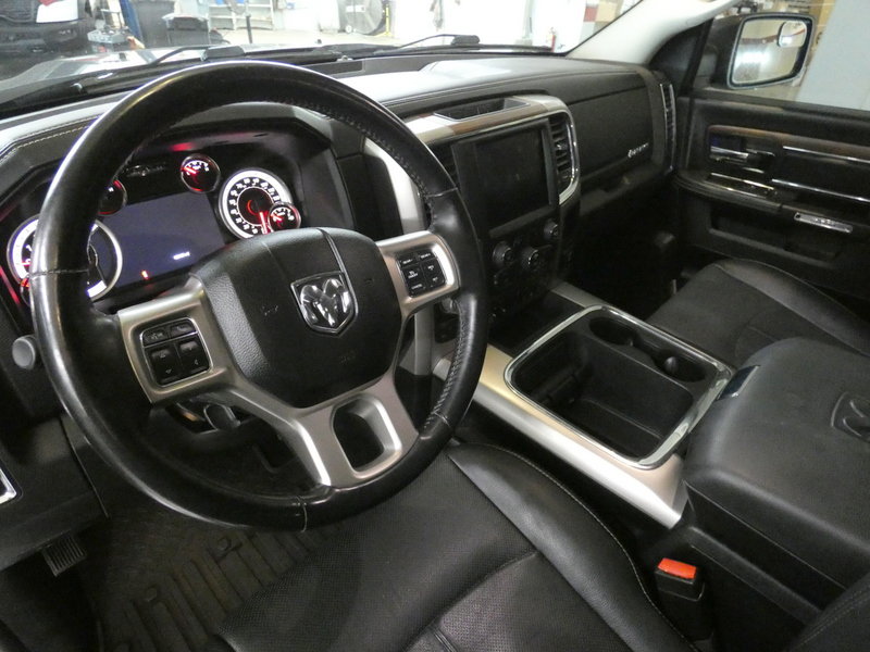 Used 2019 RAM 1500 Laramie AWD/4WD image 10