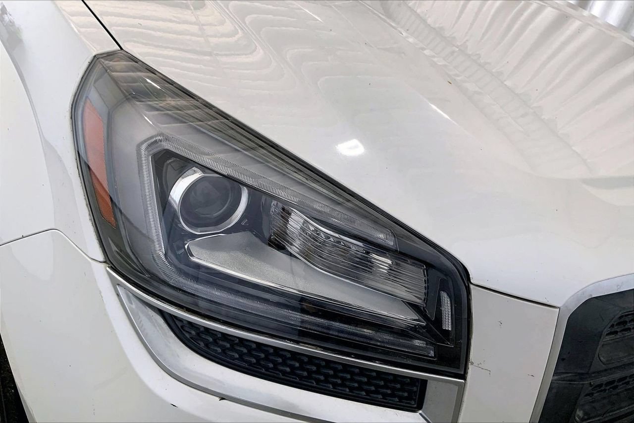Used 2016 GMC Acadia SLE FWD image 12