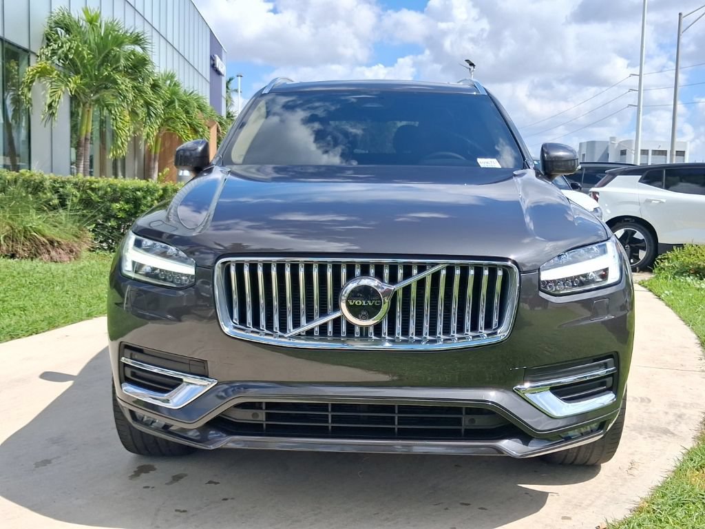 Certified 2023 Volvo XC90 B6 Plus AWD/4WD image 2