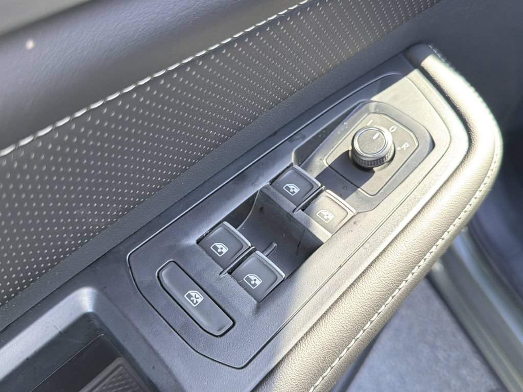 New 2026 Volkswagen Atlas Cross Sport SE FWD image 23