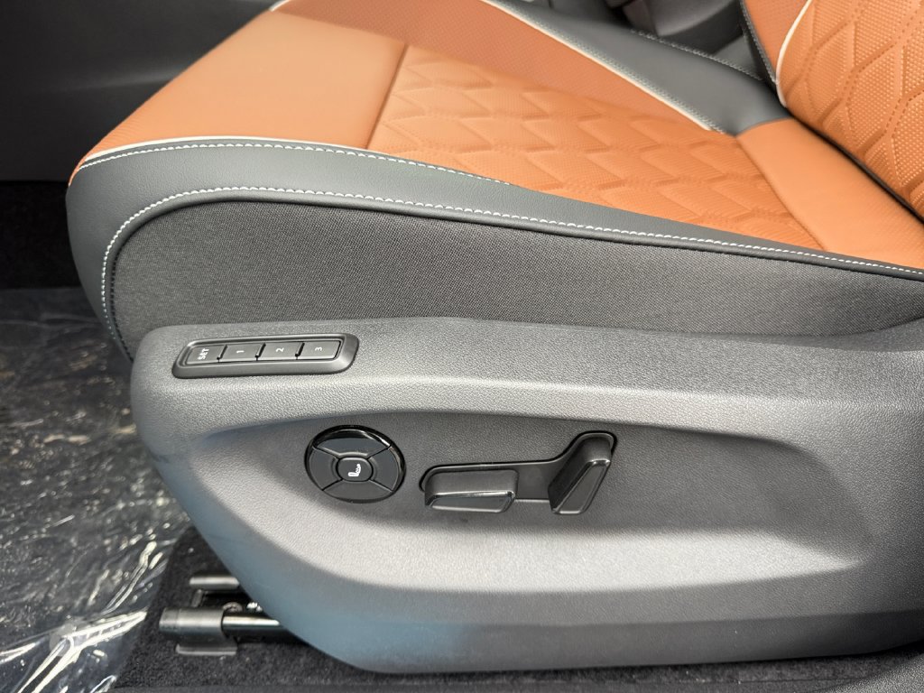 New 2026 Volkswagen Tiguan SEL R-Line AWD/4WD image 10