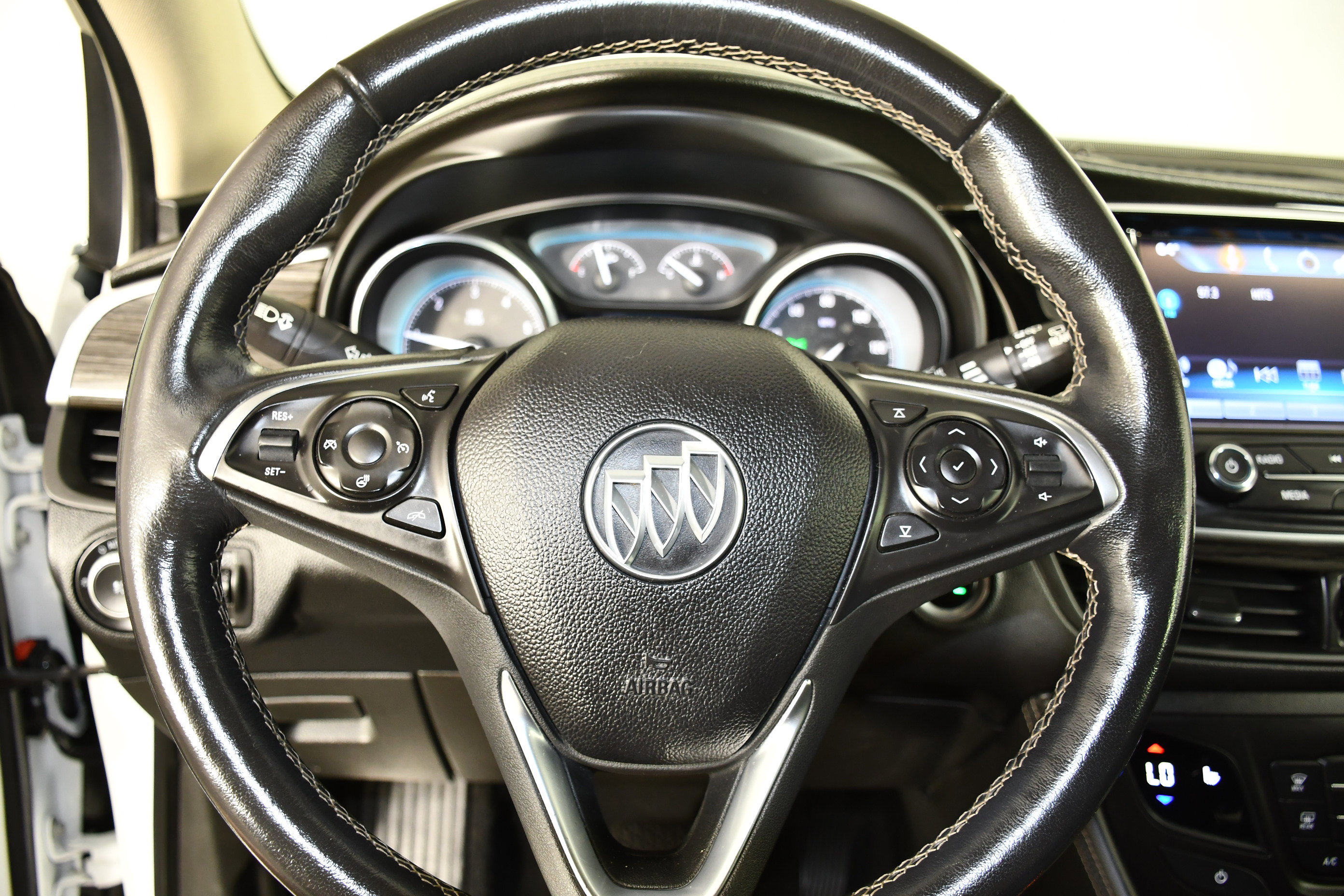 Used 2018 Buick Envision Essence AWD/4WD image 19