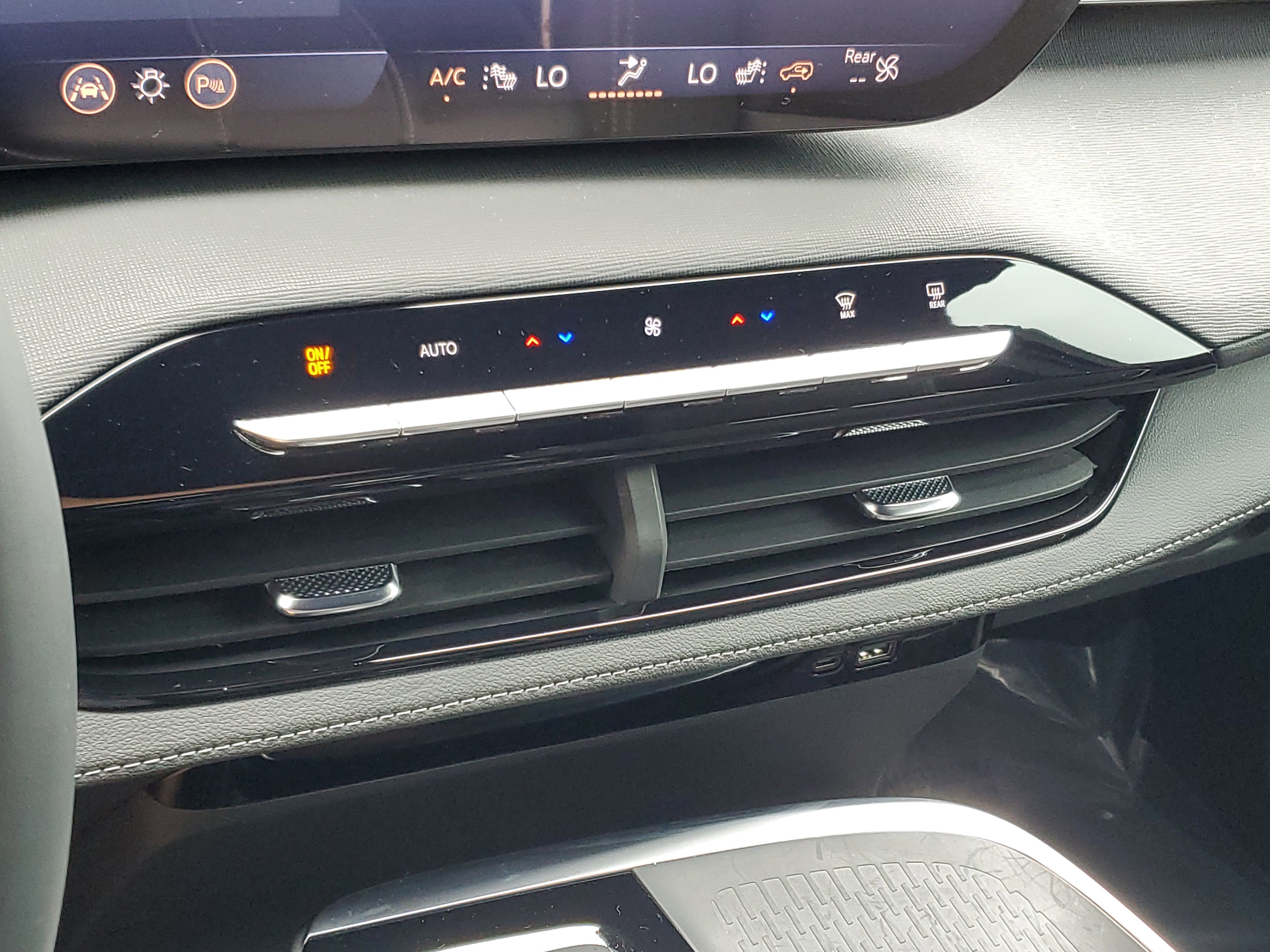 Certified 2025 Buick Enclave Sport Touring w/ Power Package image 31