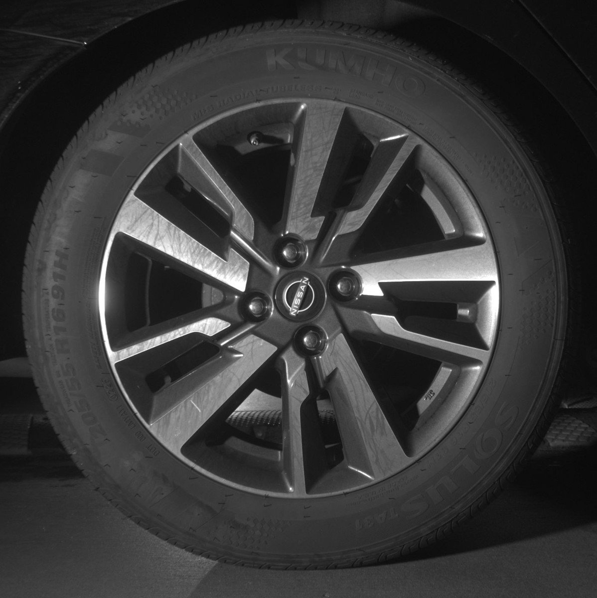 Used 2025 Nissan Versa SV image 15