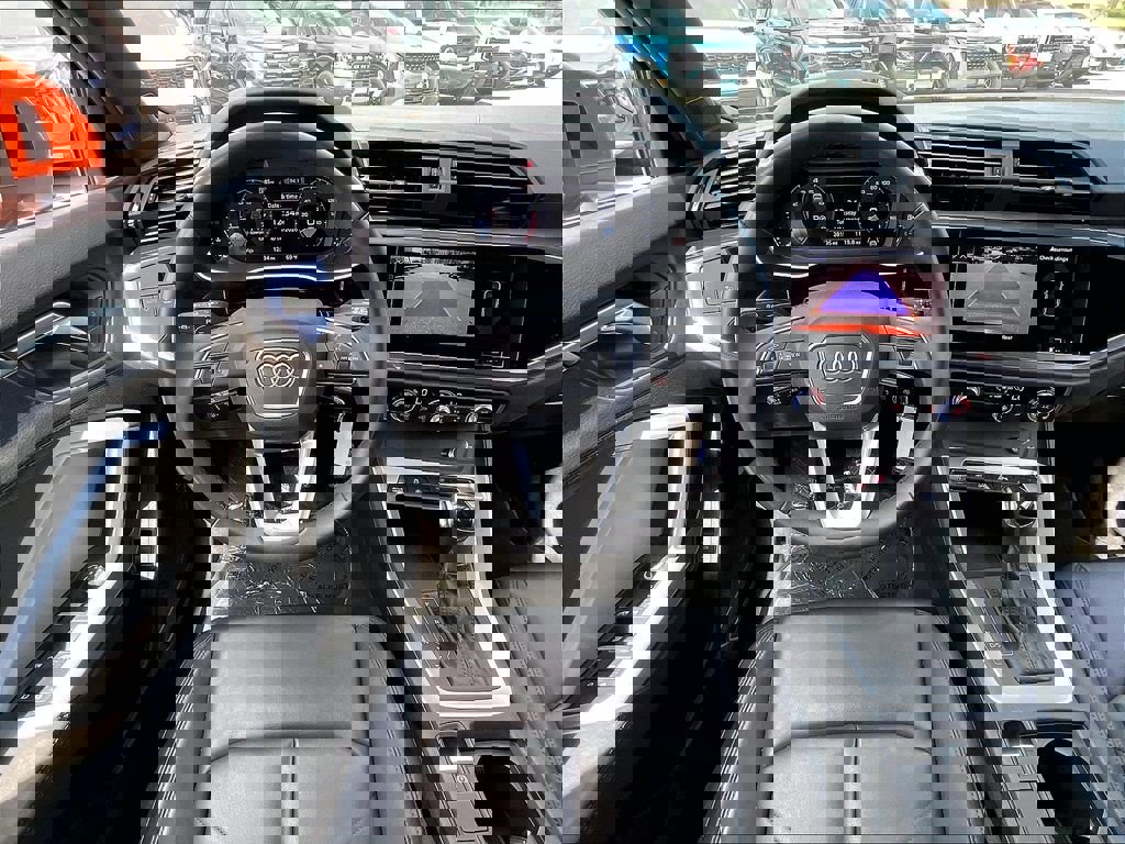 Used 2025 Audi Q3 2.0T Premium image 16