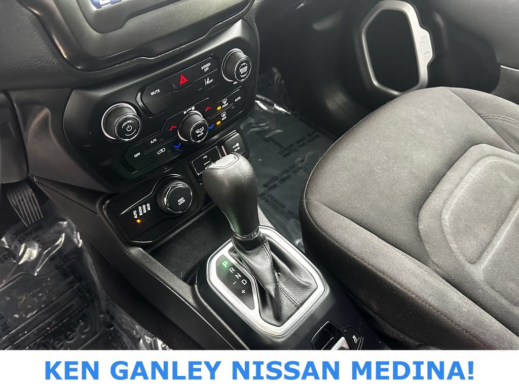 Used 2021 Jeep Renegade Latitude AWD/4WD image 27