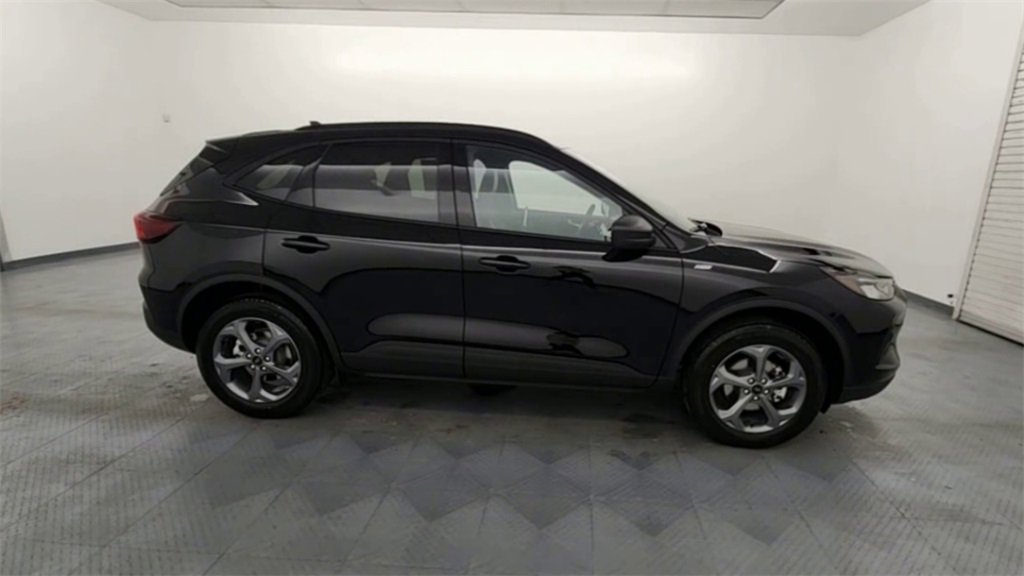 New 2026 Ford Escape ST-Line w/ Cold Weather Package image 9