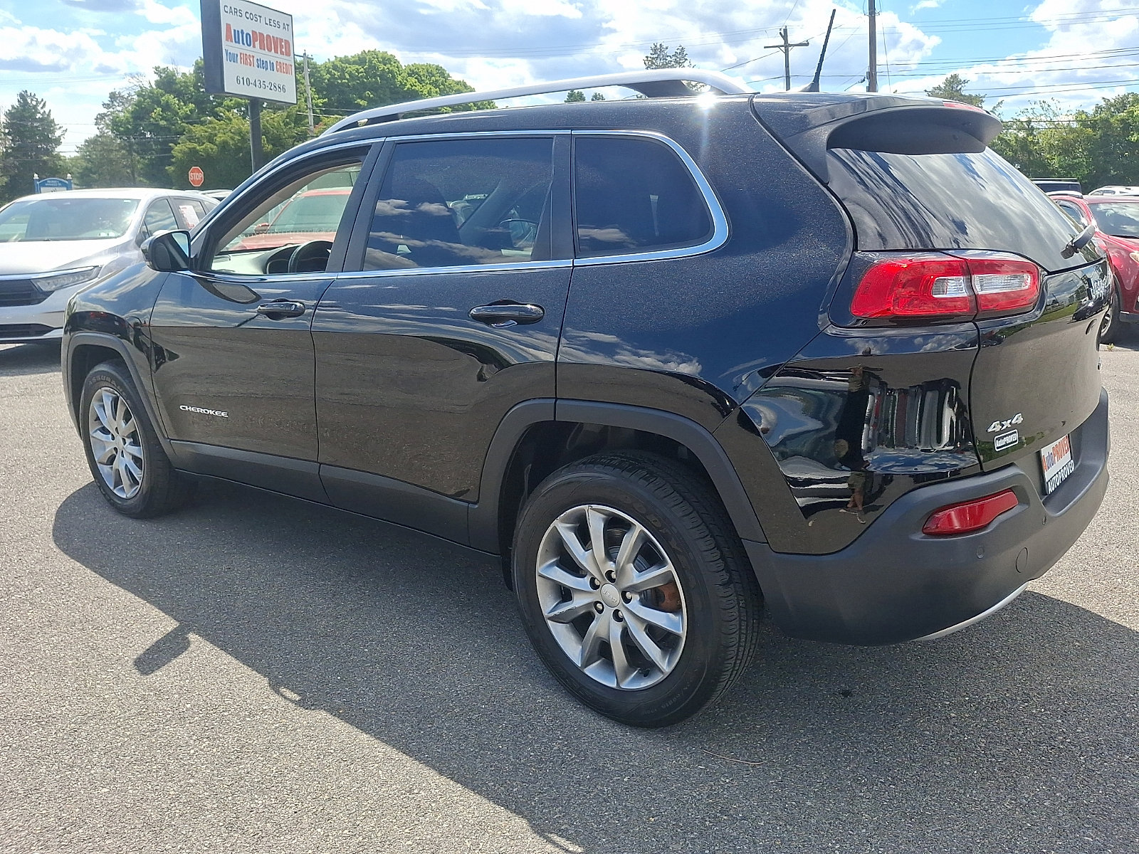 Used 2018 Jeep Cherokee Limited AWD/4WD image 4