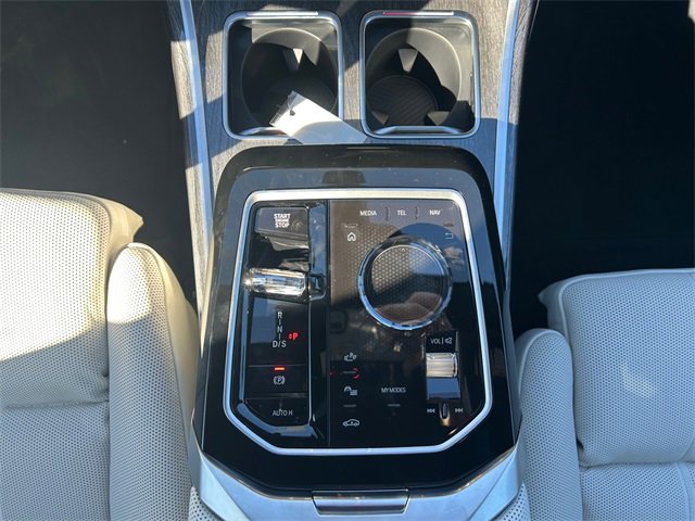 New 2026 BMW 750e xDrive image 15